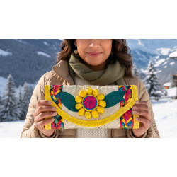 Palmblatt-Clutch mit Blume Gelb